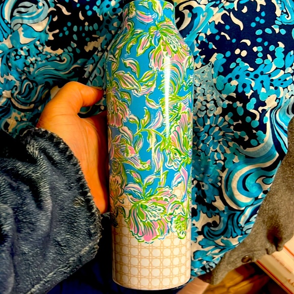 Lilly Pulitzer Accessories - Lilly Pulitzer  water bottle approx 20 Oz